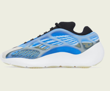 Adidas и KANYE WEST представляют YEEZY 700 V3 Arzareth